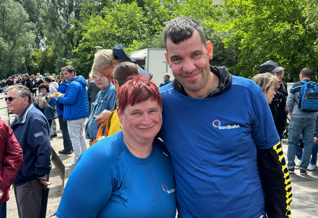 Unsere Mitarbeiter hatten viel Freude beim Drachenbootrennen.